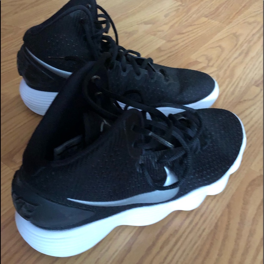 Nike shoes - Picture 2 of 5